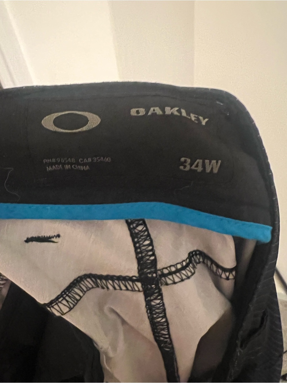 Men’s Oakley Black Golf Shorts - Picture 8 of 8